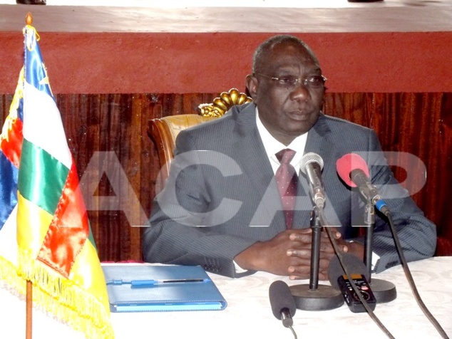 Michel Djotodia Am Nondroko annonce une batterie de mesures pour la sécurité, l’aide humanitaire aux populations des localités récemment attaquées et les recettes publiques Michel Djotodia Am Nondroko annonce une batterie de mesures pour la sécurité, l’aide humanitaire aux populations des localités récemment attaquées et les recettes publiques