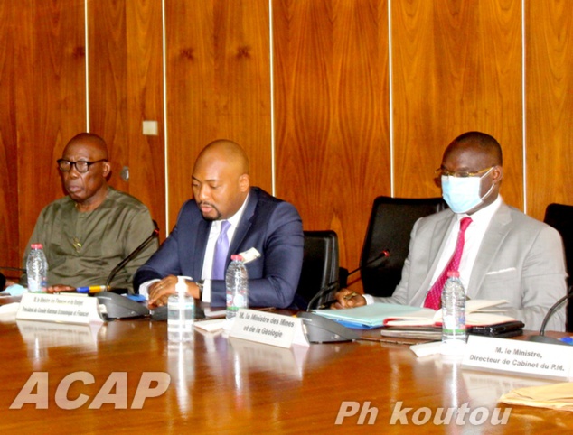 Les membres du Comité national économique et financier en session ordinaire