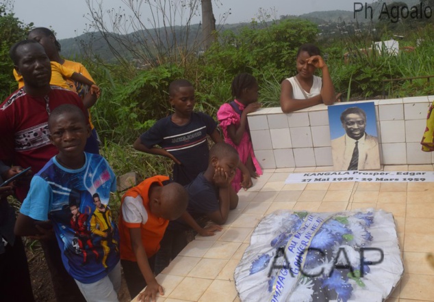 29 mars 2022 : Dépôt de gerbe de fleurs au monument feu Prosper-Edgard Kangala