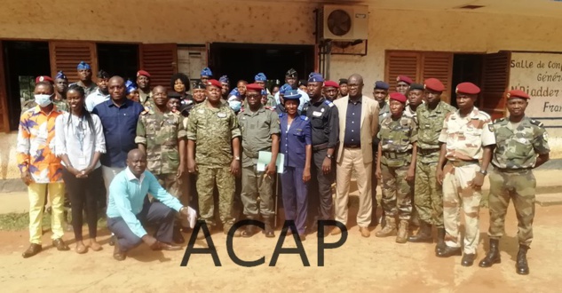 Militaires et gendarmes en formation sur la technique de dépistage au VIH/Sida