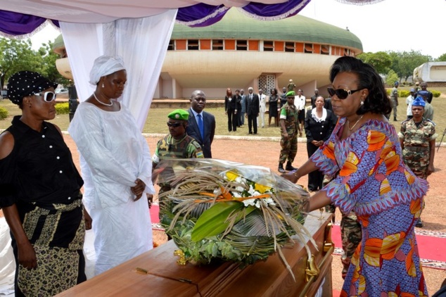 La Présidente de la République Catherine Samba-Panza rend un dernier hommage au Haut conseiller Joseph-Vermont Tchendo