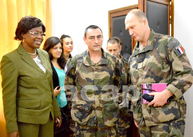 L’entretien du ministre de la Communication et de la Réconciliation Nationale, Mme Antoinette Montaigne née Moussa avec le Chef d’Etat major de l’opération sangaris