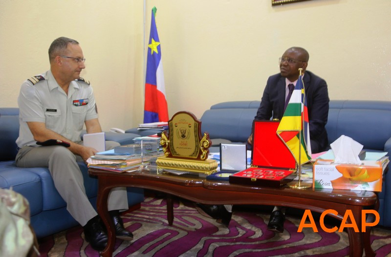 Le Ministre de la Défense nationale a reçu en audience l’attaché de défense près de l’ambassade de France en Centrafrique.