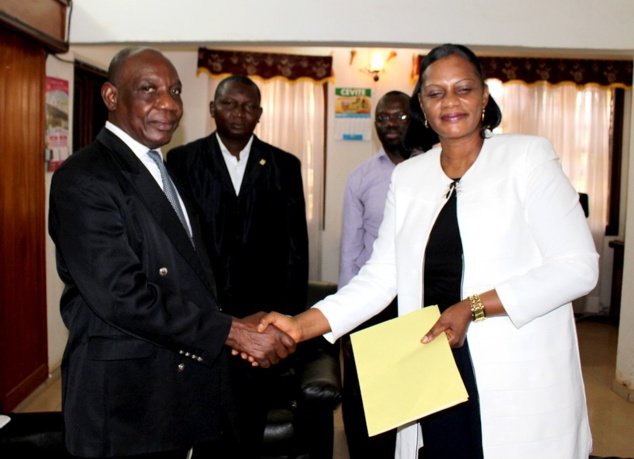 Le ministre Victor Waké procède à la signature d’une convention d’établissement de la Radio-Maria