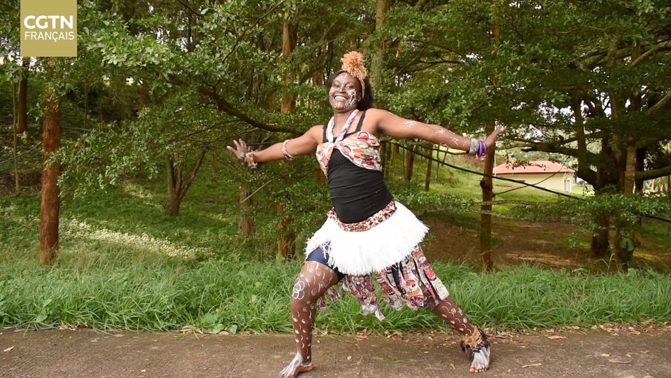 ​Découvrez la nature à travers la danse de Mme Belinga
