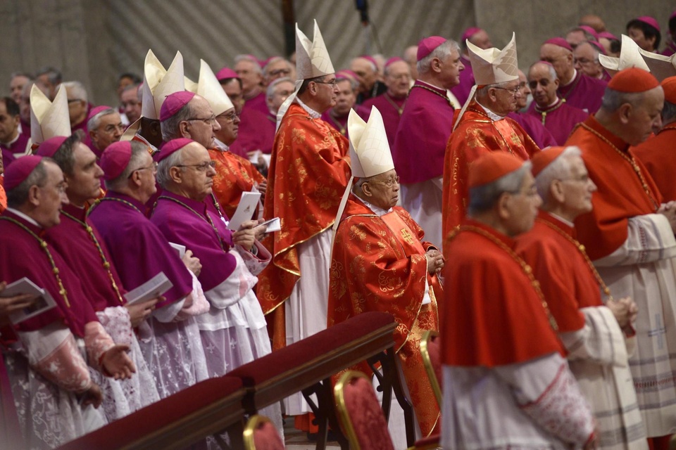 Les 133 cardinaux électeurs réunis en conclave pour élire le nouveau Pape, successeur du Pape François.
