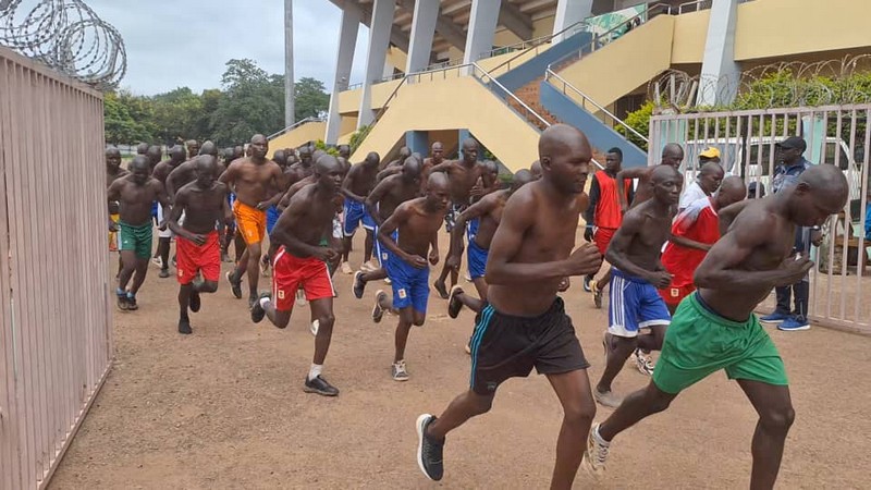 1 800 jeunes Centrafricains passent les tests physiques et médicaux en vue d'une formation militaire en Ouganda 1 800 jeunes Centrafricains passent les tests physiques et médicaux en vue d'une formation militaire en Ouganda