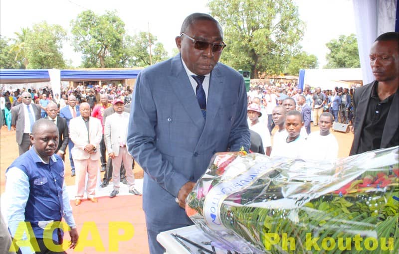 Le Ministère de la Communication et des Médias a rendu un dernier hommage à Privat Wambombo Le Ministère de la Communication et des Médias a rendu un dernier hommage à Privat Wambombo
