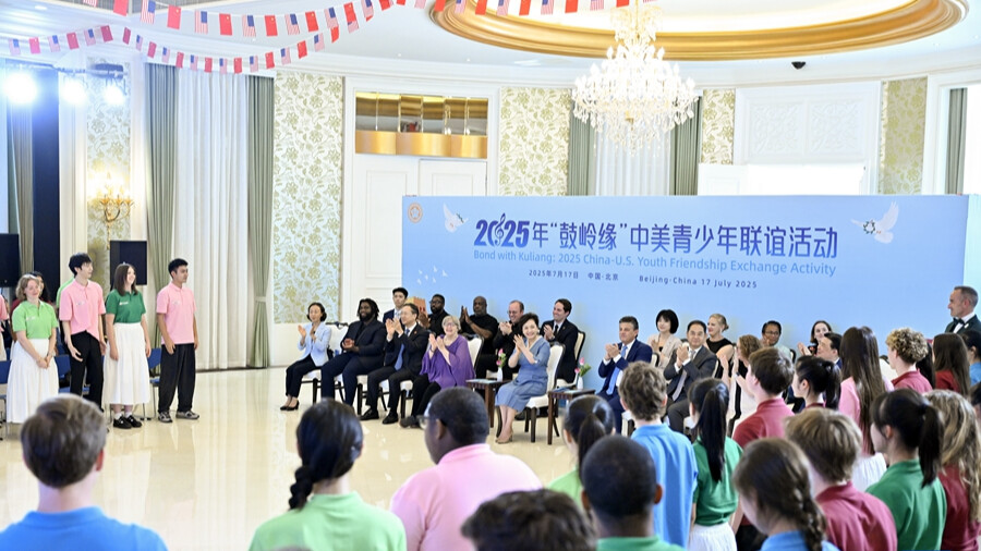 ​Peng Liyuan assiste à un événement sur l'amitié entre les jeunes chinois et américains