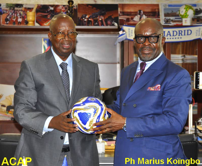 Le Ministre d’Etat Aurélien-Simplice Kongbelet-Zingas signe le protocole d’accord avec la FIFA pour la construction des infrastructures scolaires. Le Ministre d’Etat Aurélien-Simplice Kongbelet-Zingas signe le protocole d’accord avec la FIFA pour la construction des infrastructures scolaires.