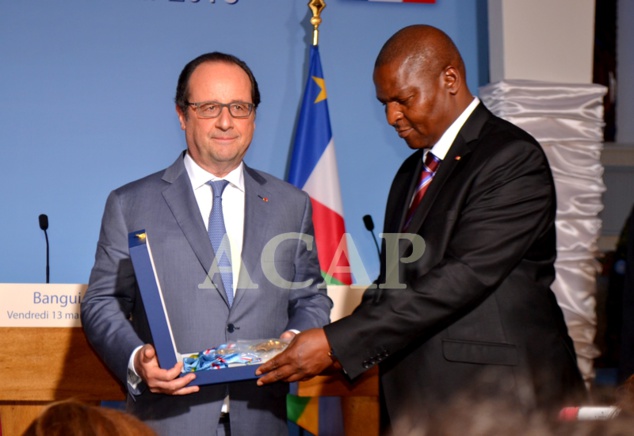 Faustin-Archange Touadéra élève François Hollande à la dignité de Grand Croix