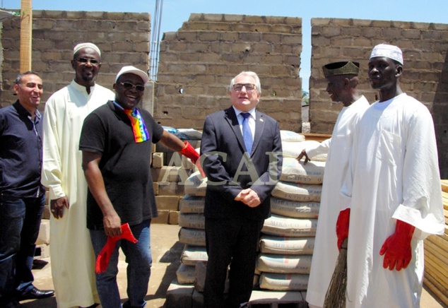L’ambassadeur Charles Malinas s’implique fortement dans la réfection de la mosquée de Lakouanga