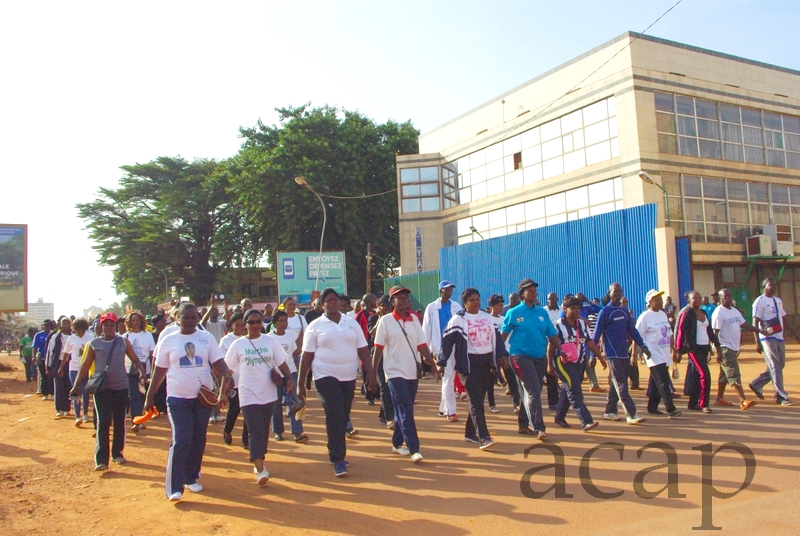 Une marche de protestation contre les violences dans les villes de province