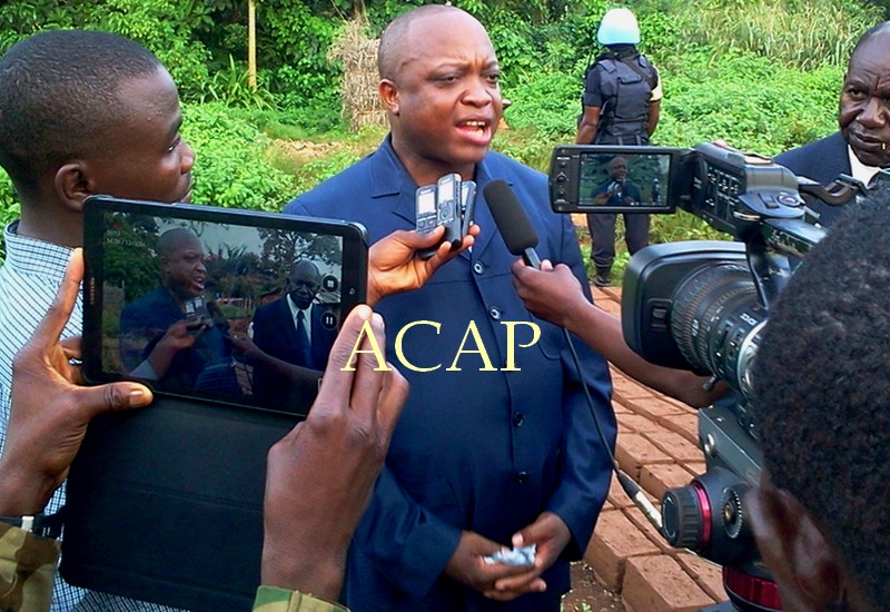 Le Ministre Mbata répondant aux questions des journalistes