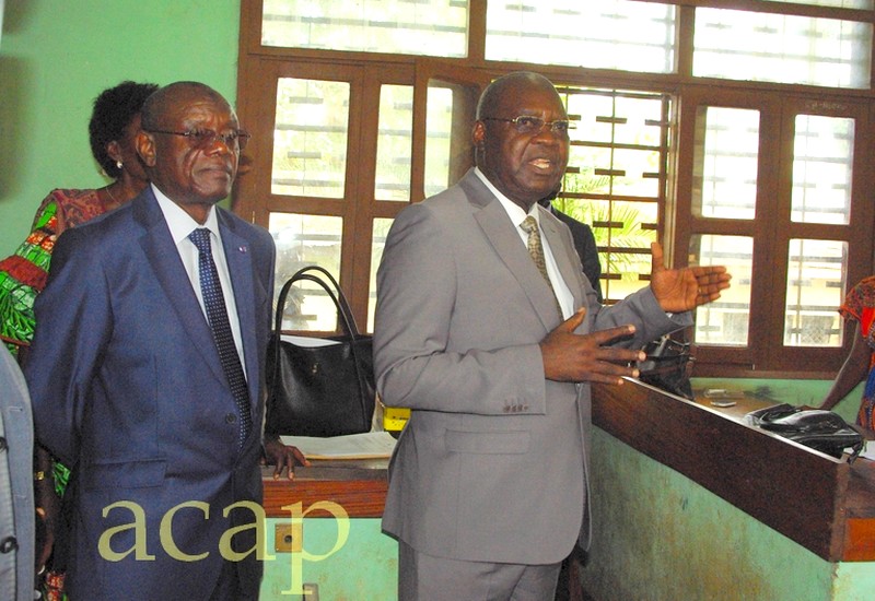 Le Premier ministre Sarandji, en compagnie du Ministre de l'Education nationale au Lycée technique
