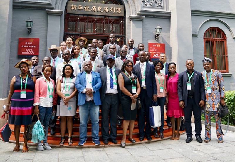 Photo de famille des journalistes africains en formation en Chine