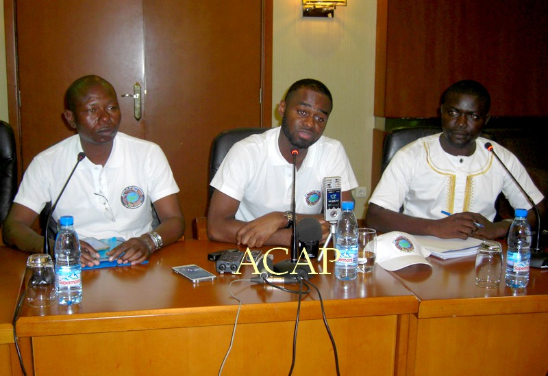 Ismaïla Famby Mandjo, devant la presse, avec son équipe de communication à l'Hôtel Ledger à Bangui