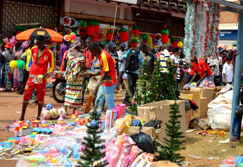 Scène du marché de Noël au centre-ville de Bangui