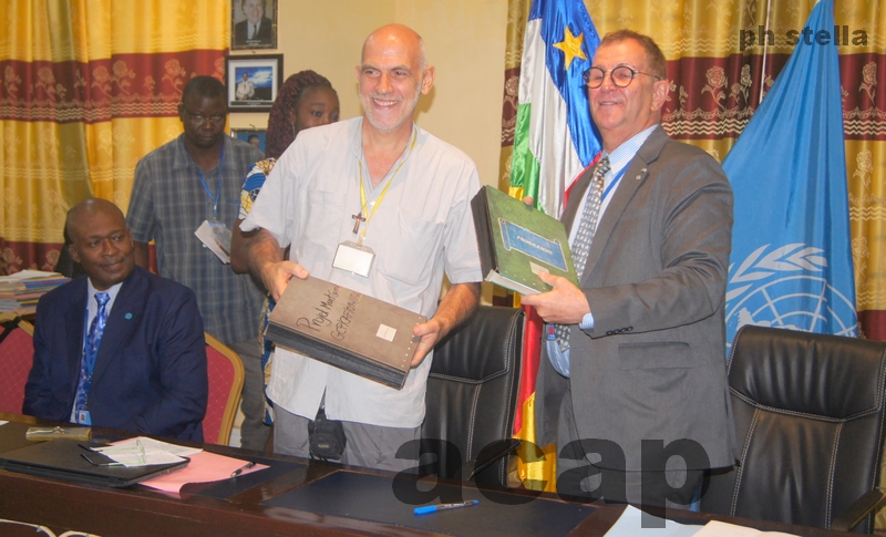 Signature à Bangui d’une lettre d’entente entre la FAO et les Pères Carmes