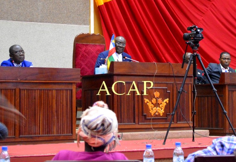 Le Président de l'Assemblée nationale, Abdou Karim Meckassoua, face aux journalistes