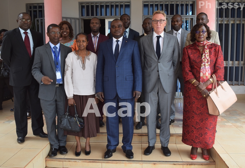 Photo de famille après le lancement du projet