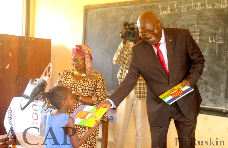 Simplice Mathieu Sarandji en visite à l'école Centre filles de Bangui