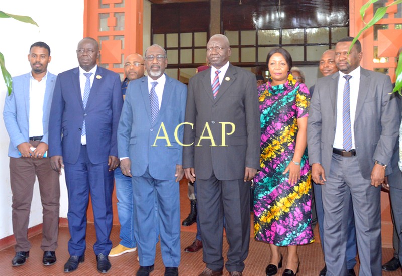 Photo de famille du président de l'Assemblée nationale avec ses hôtes