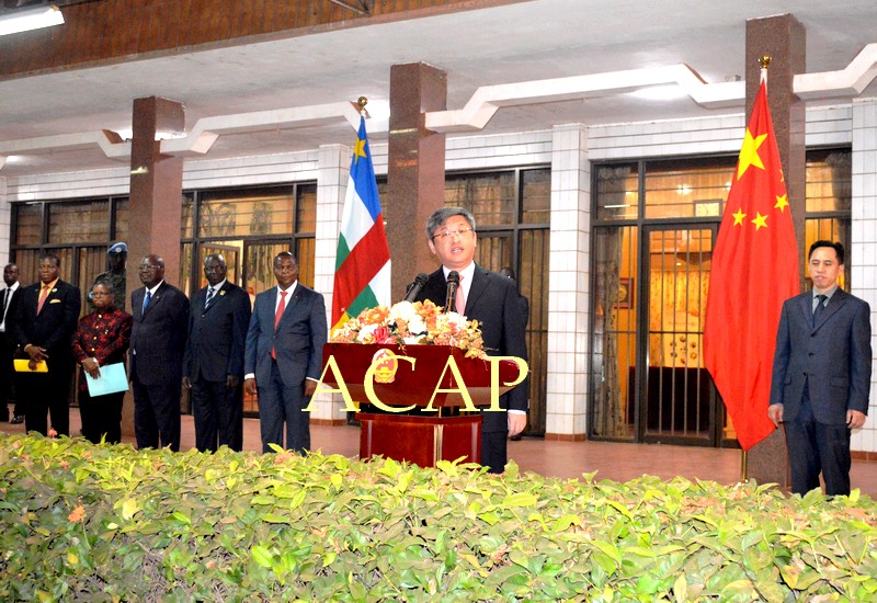 Discours de l'ambassadeur Chen Dong, en arrière-plan, les autorités centrafricaines