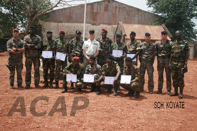 Photo de famille des récipiendaires avec leurs formateurs