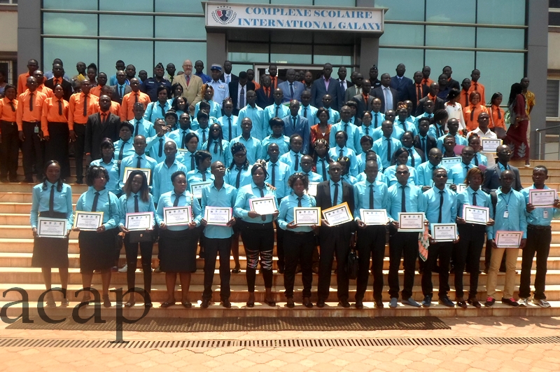 Photo de famille après la remise des certificats