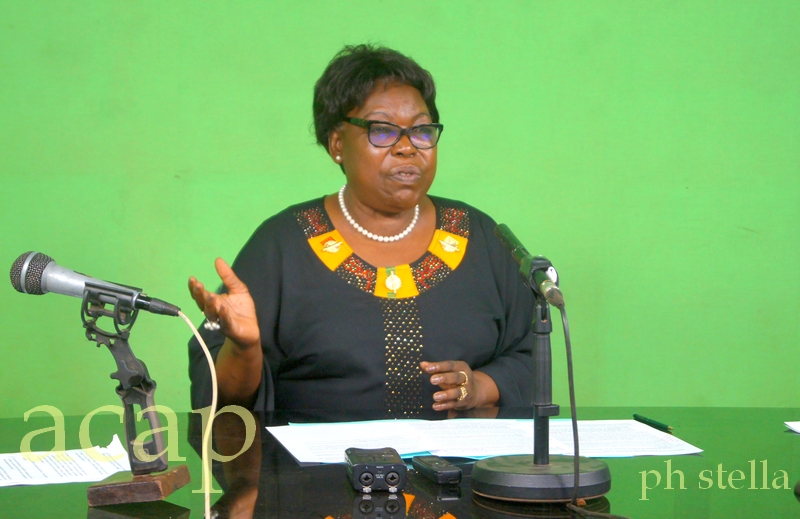 La ministre de la Défense, Marie-Noëlle Koyara, sur le plateau de Télé Centrafrique, lors de son émission bilan