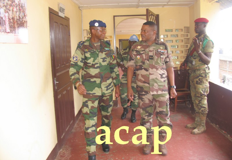 le général Joseph Diop à gauche,avec le général Zéphirin Mamadou
