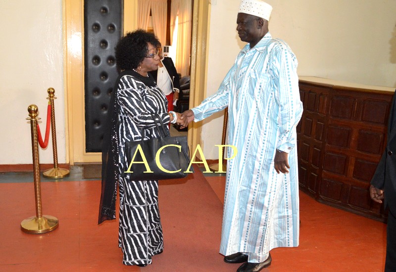 Le Président de l'Assemblée nationale, Laurent Ngon Baba, et son son hôte, Mme Marie-Thérèse Keita-Bocoum