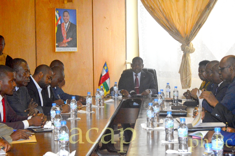 Le Premier-ministre Firmin Ngrébada justifie son refus d'autoriser les meetings politiques 