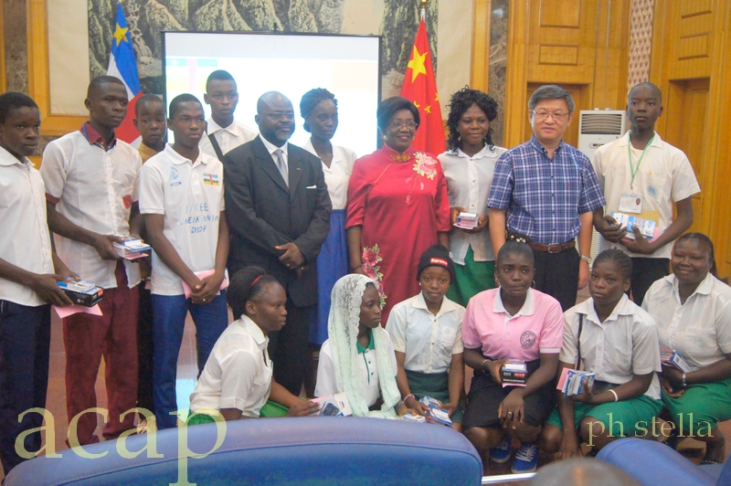 Remise de prix d’apprentissage de la langue chinoise aux élèves de Bangui