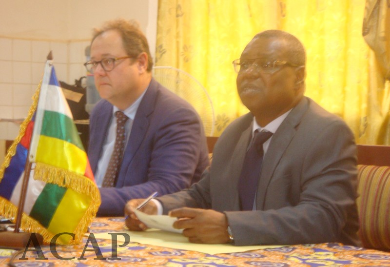 Ministre P Somsé et  et le représentant de l'OMS XylanderXylander