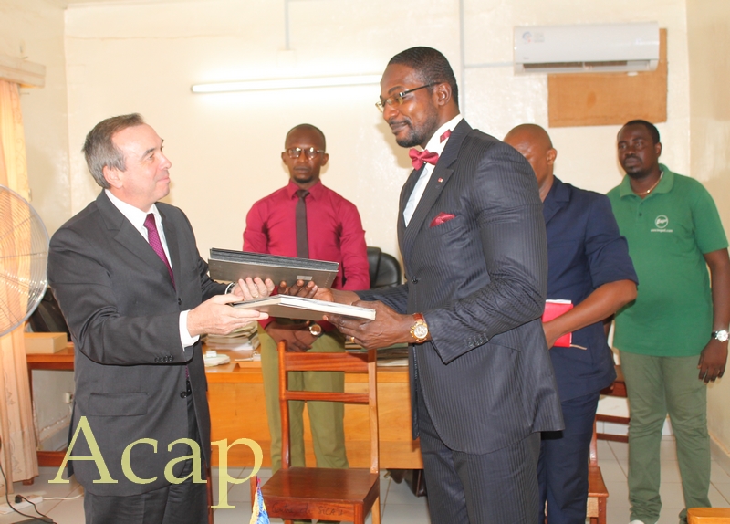 Haut Sayo ETl'ambassadeur Eric Gérard