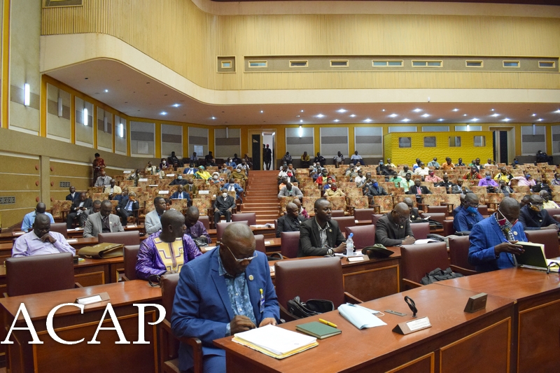 Les députés adoptent avec amendements le projet de loi organique relatif aux droits d’auteurs