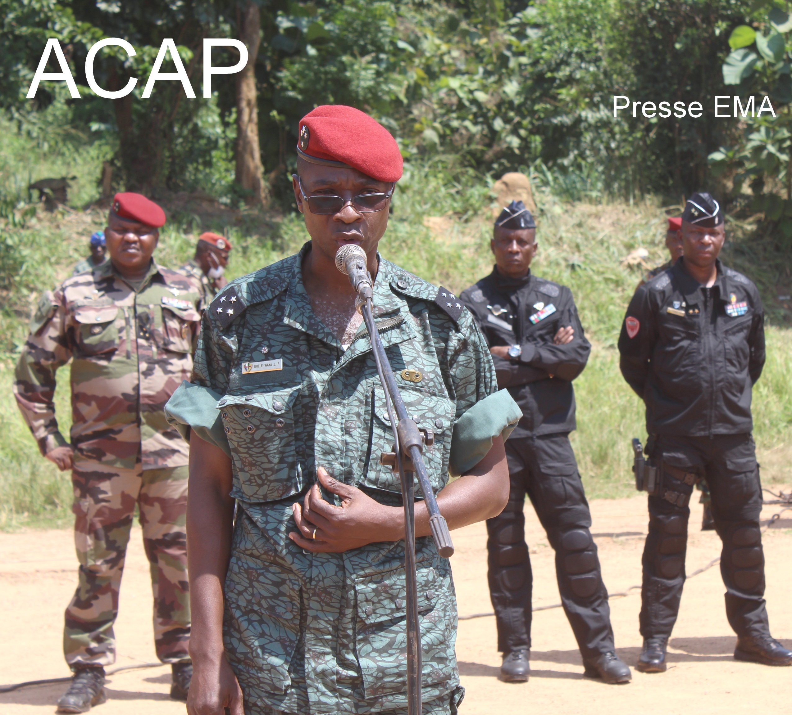 le Général J.P DOLLE-WAYA s'adressant à la troupe au camp Kassai le 14 Nov 20