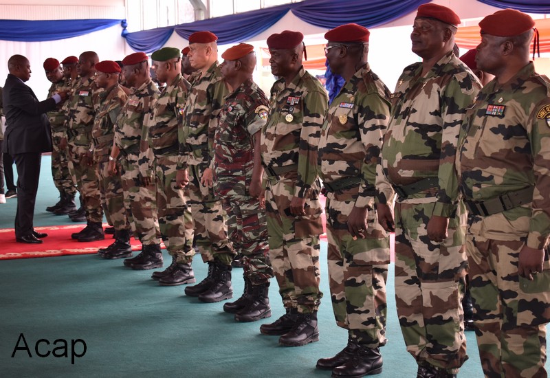 13 Officiers généraux des forces armées centrafricaines arborent leurs étoiles