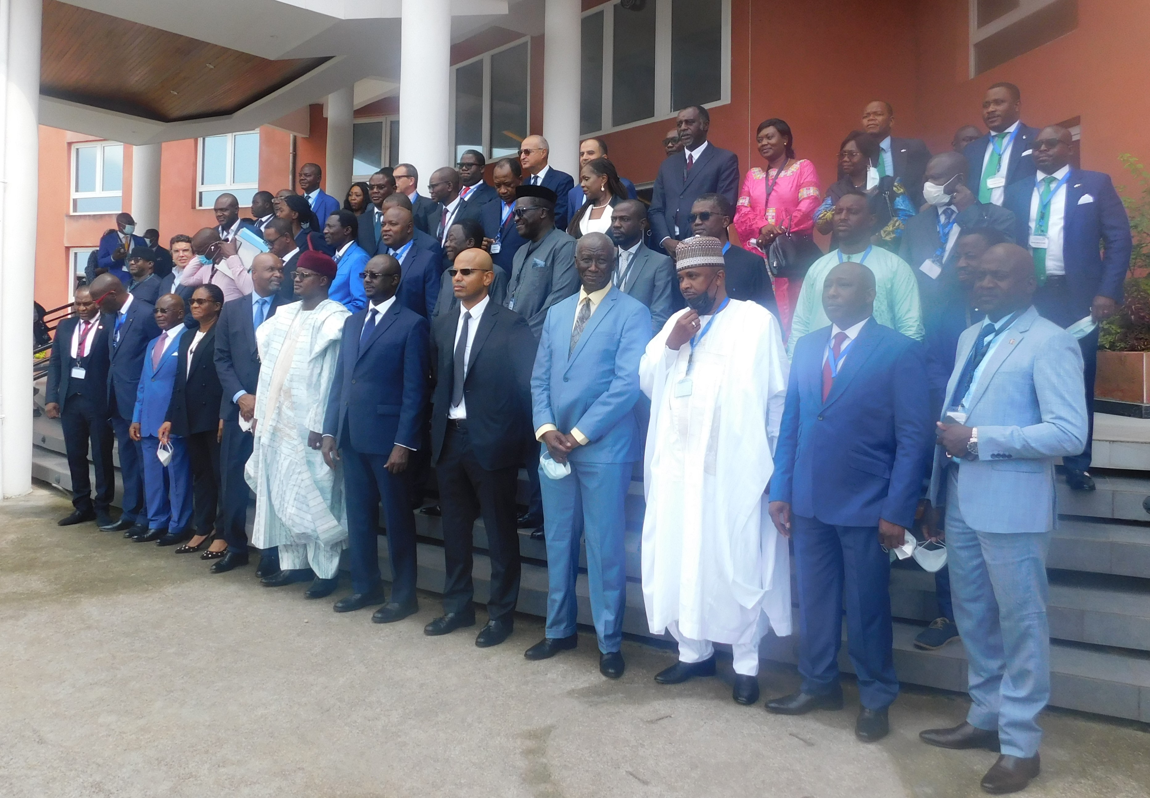 Ouverture à Douala au Cameroun de la réunion plénière de la BEAC et les entreprises des secteurs extractifs