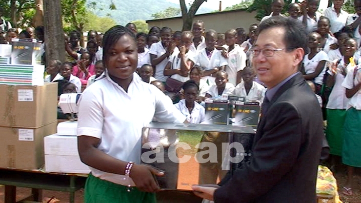 Le Proviseur du Lycée Technique Féminin de Bangui, Mme Françoise Ngounzou Mandji lance un appel aux partenaires au développement pour la réhabilitation des bâtiments de son établissement