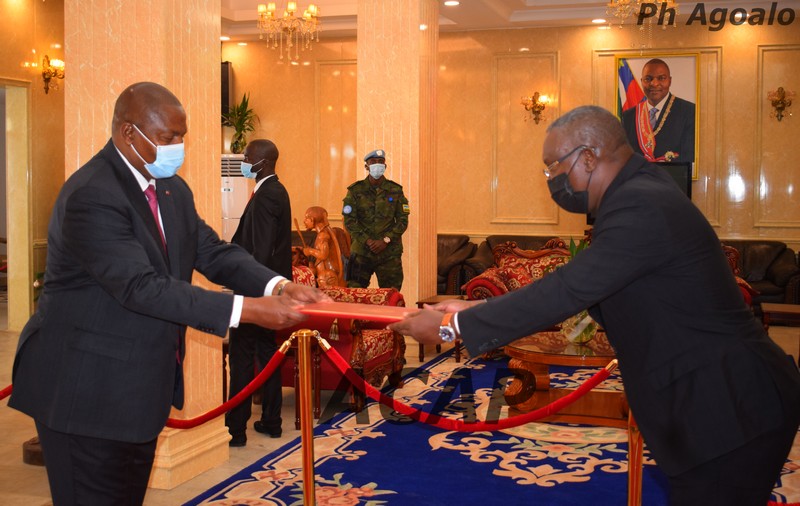 Le Président de la République reçoit la lettre de créance du nouvel ambassadeur du Rwanda