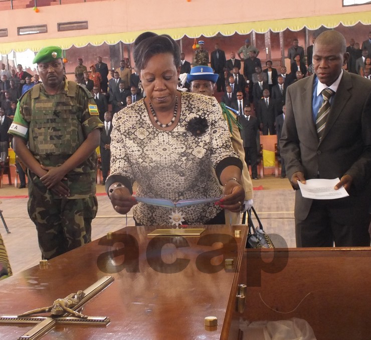 Le Chef de l’Etat de la transition Me Catherine Samba-Panza décerne à titre posthume  Me. Julien Zarambaut Assingambi  au grade de Commandeur dans l’ordre de la reconnaissance centrafricaine