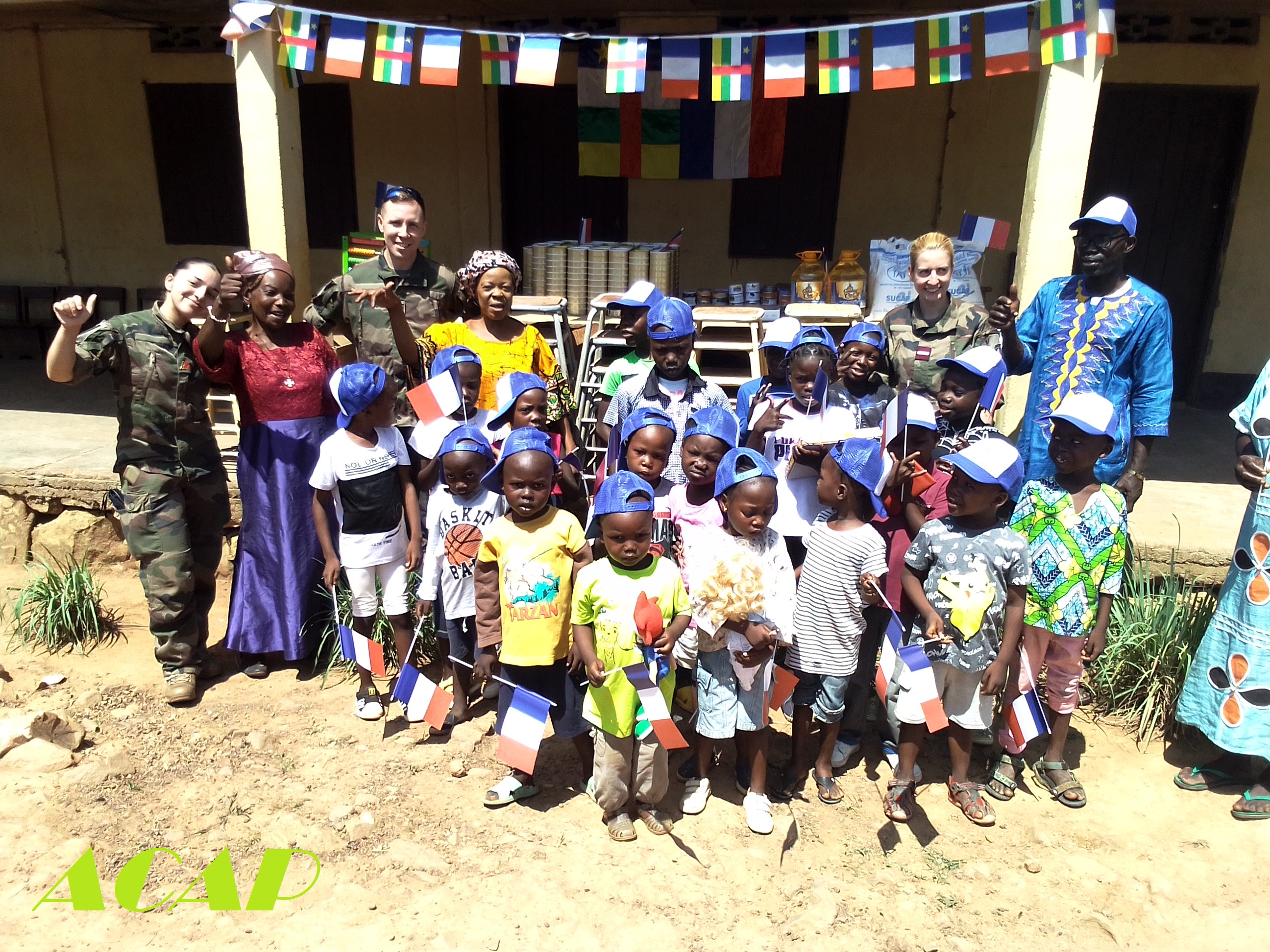 La mission logistique française remet des kits à l’orphelinat Rayon du Soleil de Centrafrique