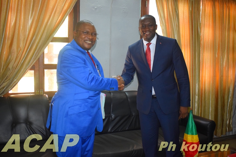 Le ministre de la Communication et des Média reçoit l’Ambassadeur du Congo Brazzaville