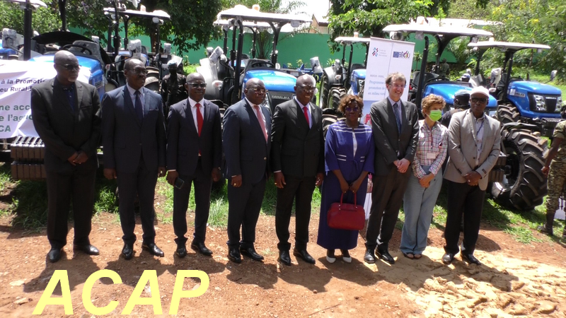 Dix tracteurs et un bulldozer remis par l’UE au gouvernement pour la relance des activités agricoles en coopérative