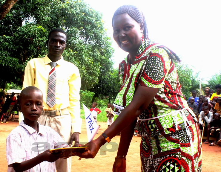 La Présidente de l’Association Solidarité Cité de la Paix, Mme  Eliane Tondo De  Dongo sollicite l’appui des partenaires et ONGs humanitaires aux enfants de la Cité de la Paix