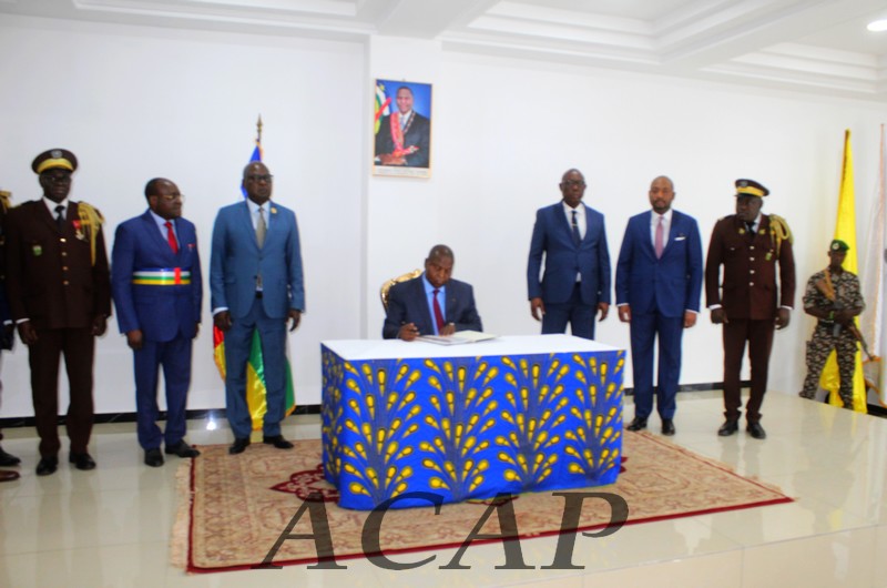 Le Président  TOUADERA inaugure l’Hôtel des Douanes  de Bangui