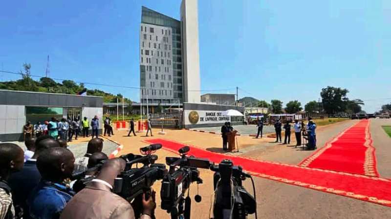 Le président Touadéra inaugure le nouveau siège de la BEAC